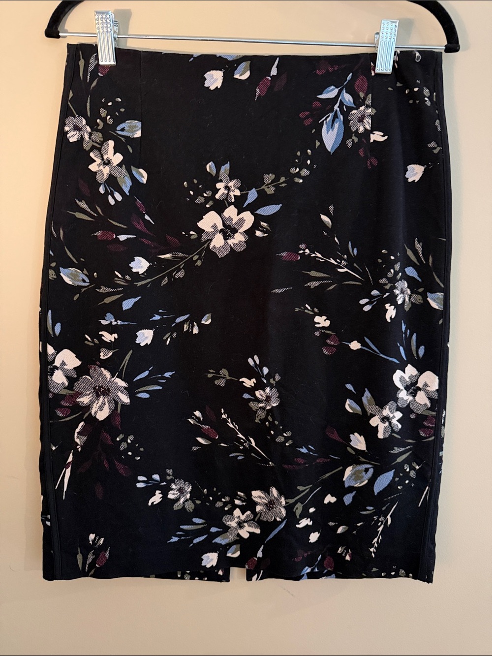 WHBM Black Floral Pencil Skirt - Women's Size 8